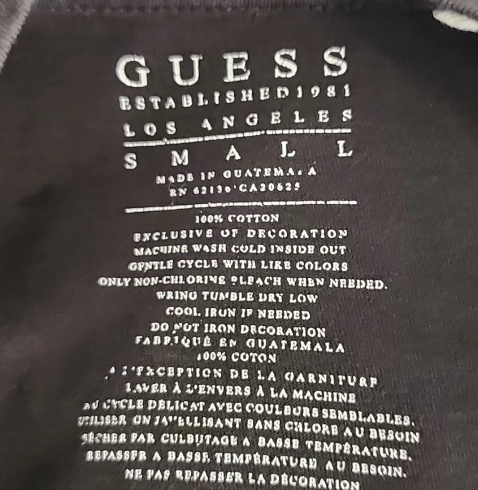 Guess T-Shirt Unisex Embossed Logo 100% Cotton Short Sleeve Vintage Black Size S - Picture 11 of 11